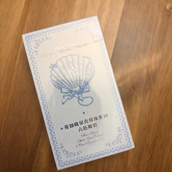 Flower Knows Shell's Jewel 6-Color Makeup Palette #01 moonlight pearl NEW - Picture 3 of 4